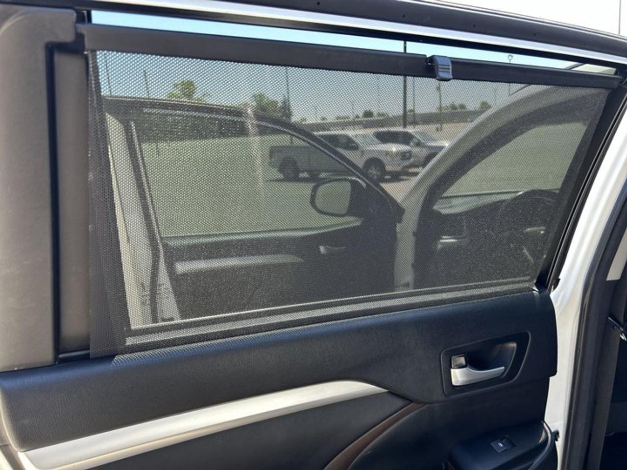 2017 Toyota Highlander XLE AWD | Leather Seats Photo
