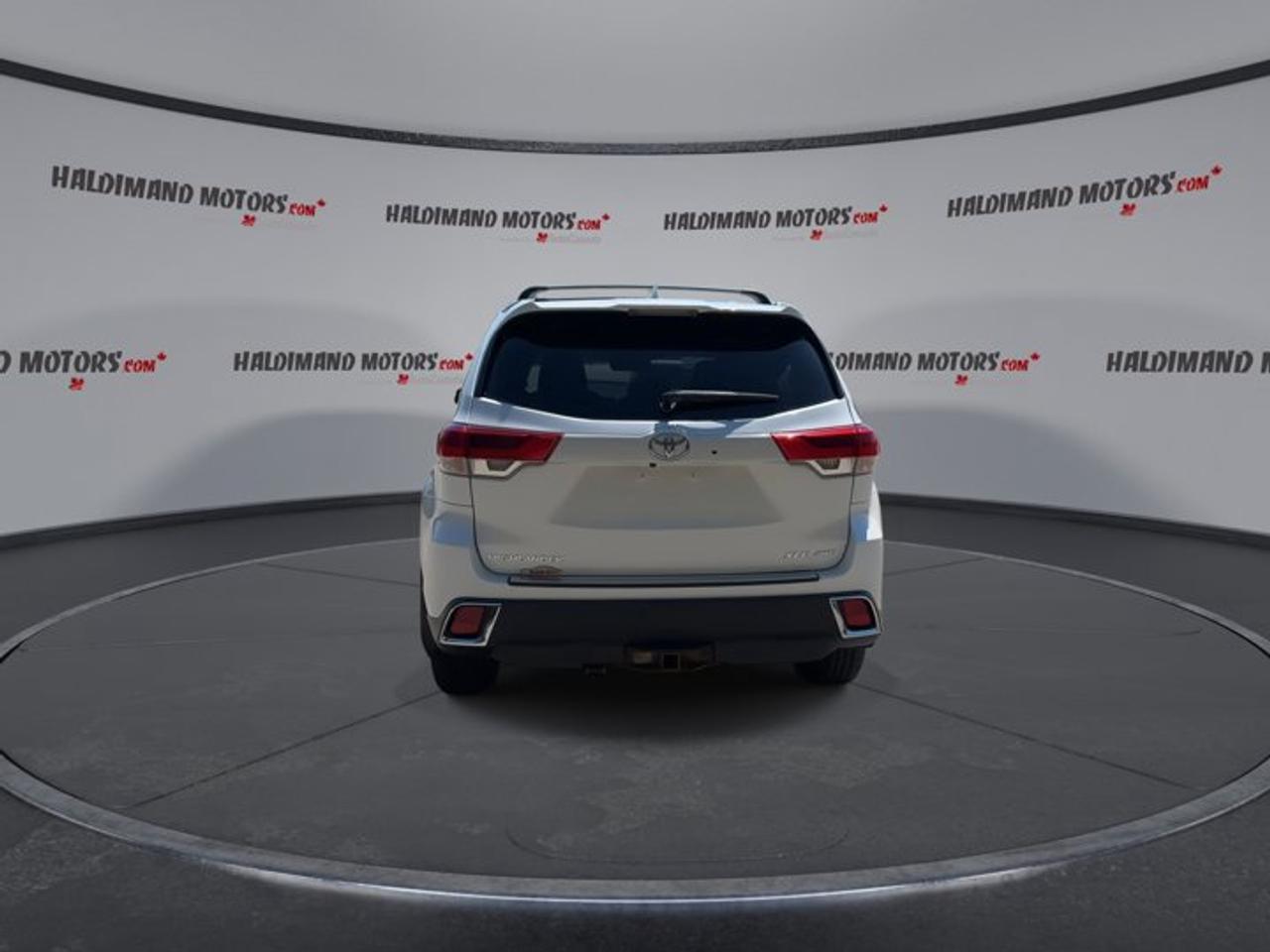 2017 Toyota Highlander XLE AWD | Leather Seats Photo