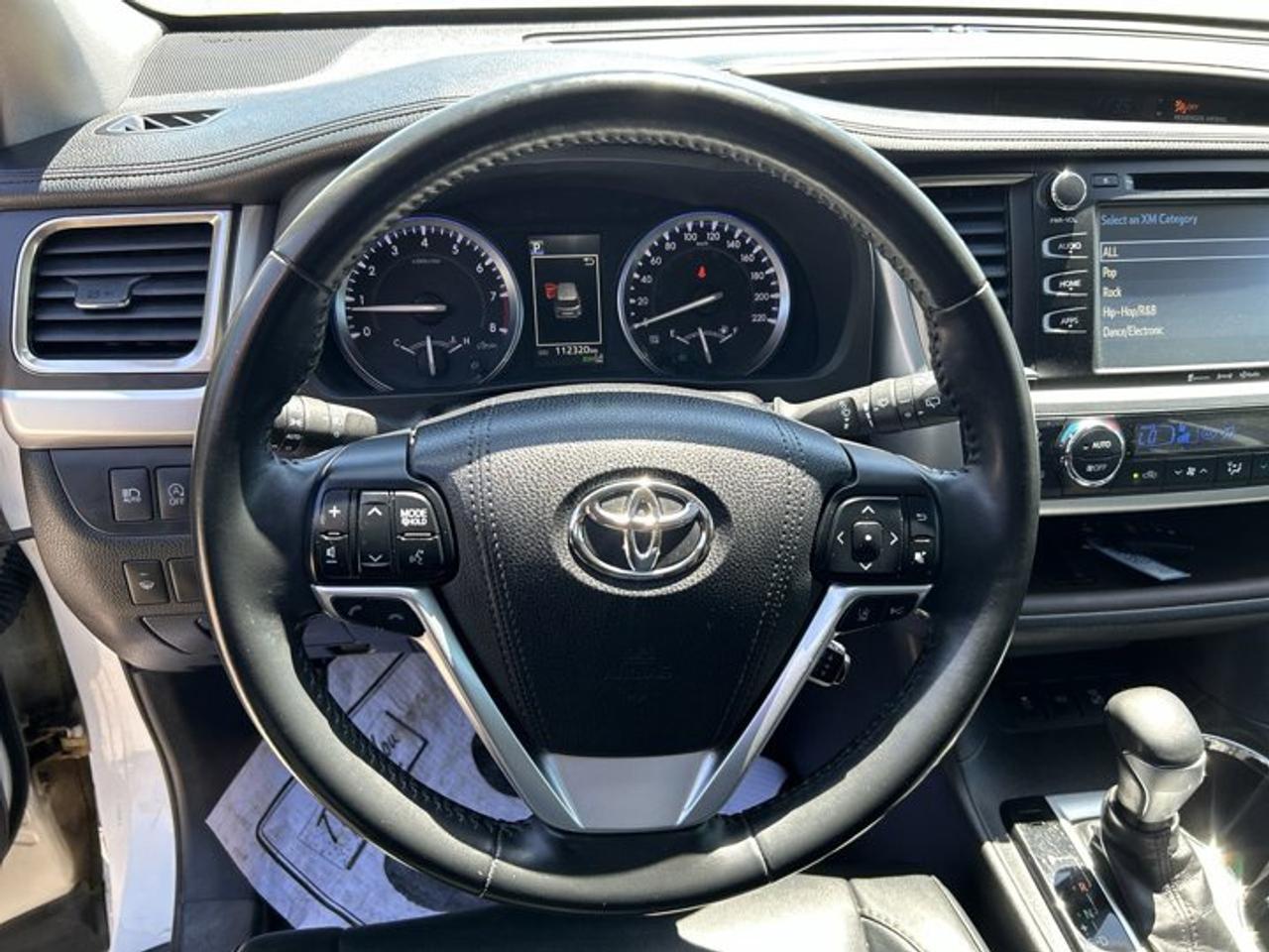 2017 Toyota Highlander XLE AWD | Leather Seats Photo
