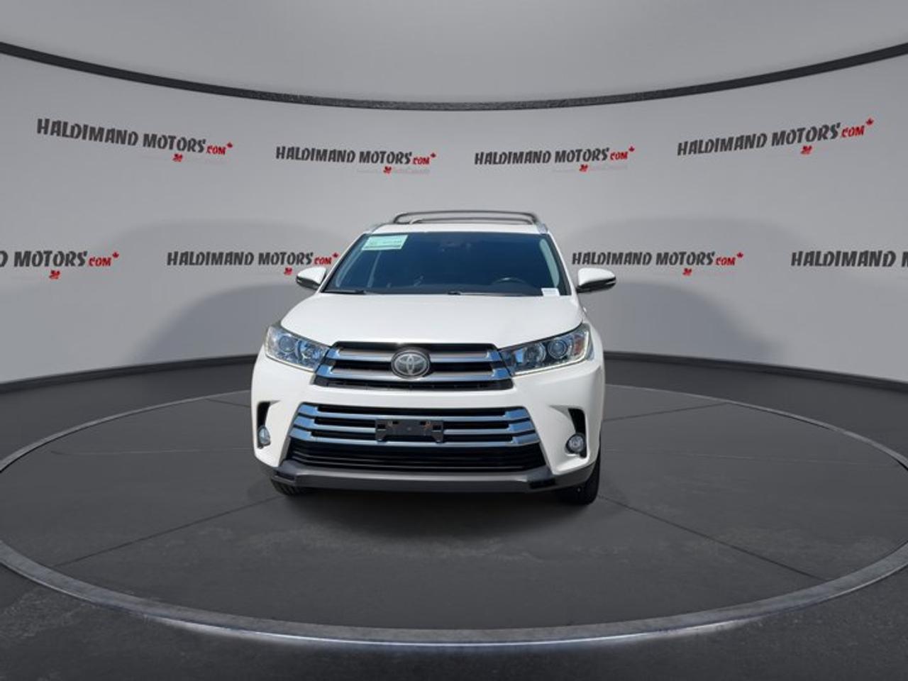 2017 Toyota Highlander XLE AWD | Leather Seats Photo