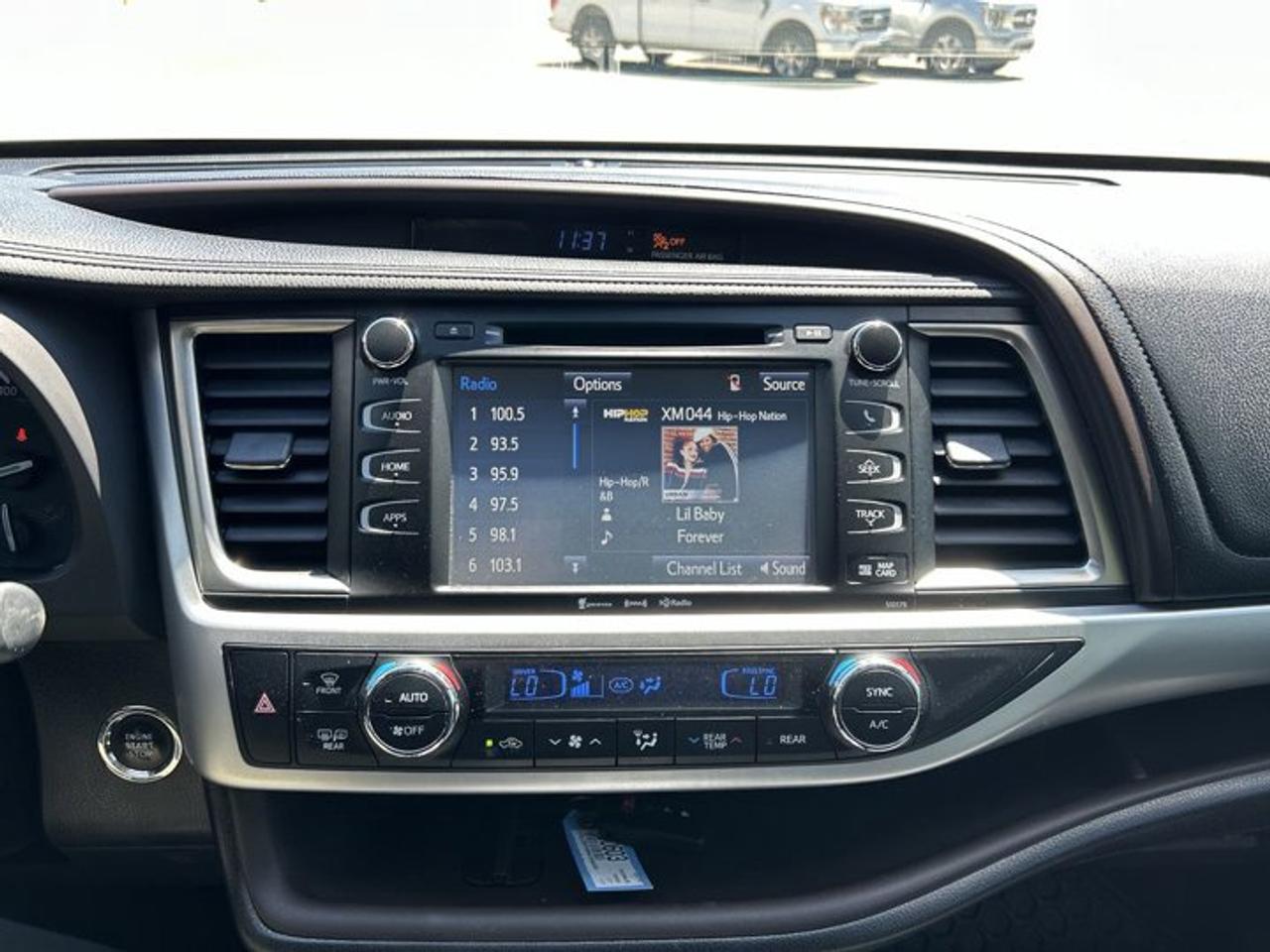 2017 Toyota Highlander XLE AWD | Leather Seats Photo