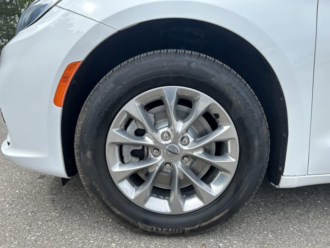 2022 Chrysler Pacifica Touring L AWD | No Accidents | Leather Seats | Heated Steering Photo
