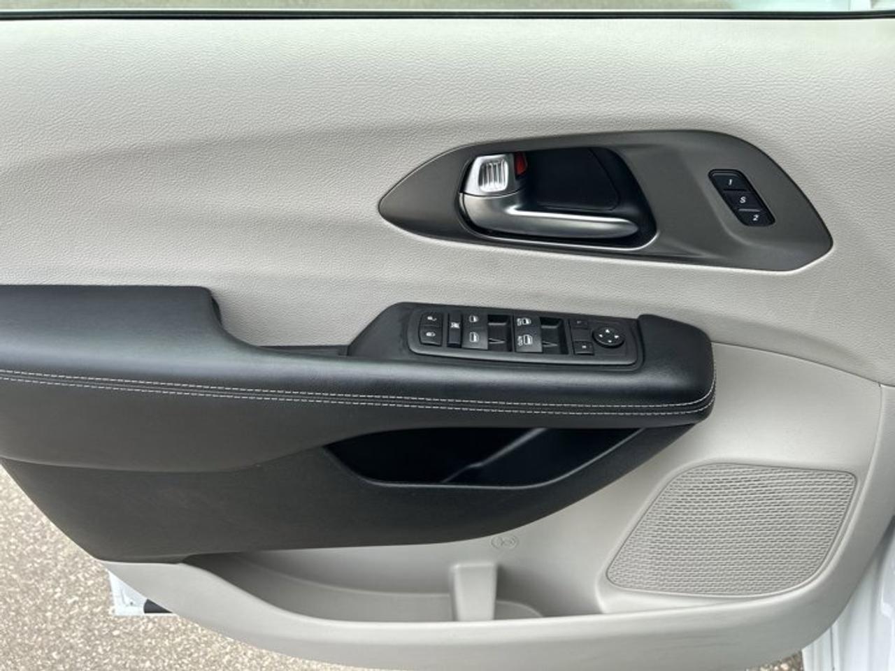 2022 Chrysler Pacifica Touring L AWD | No Accidents | Leather Seats | Heated Steering Photo