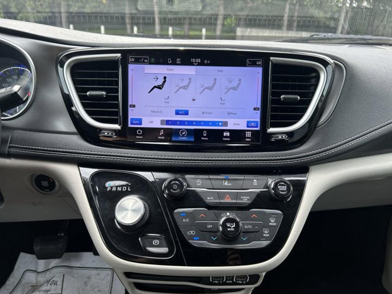 2022 Chrysler Pacifica Touring L AWD | No Accidents | Leather Seats | Heated Steering Photo
