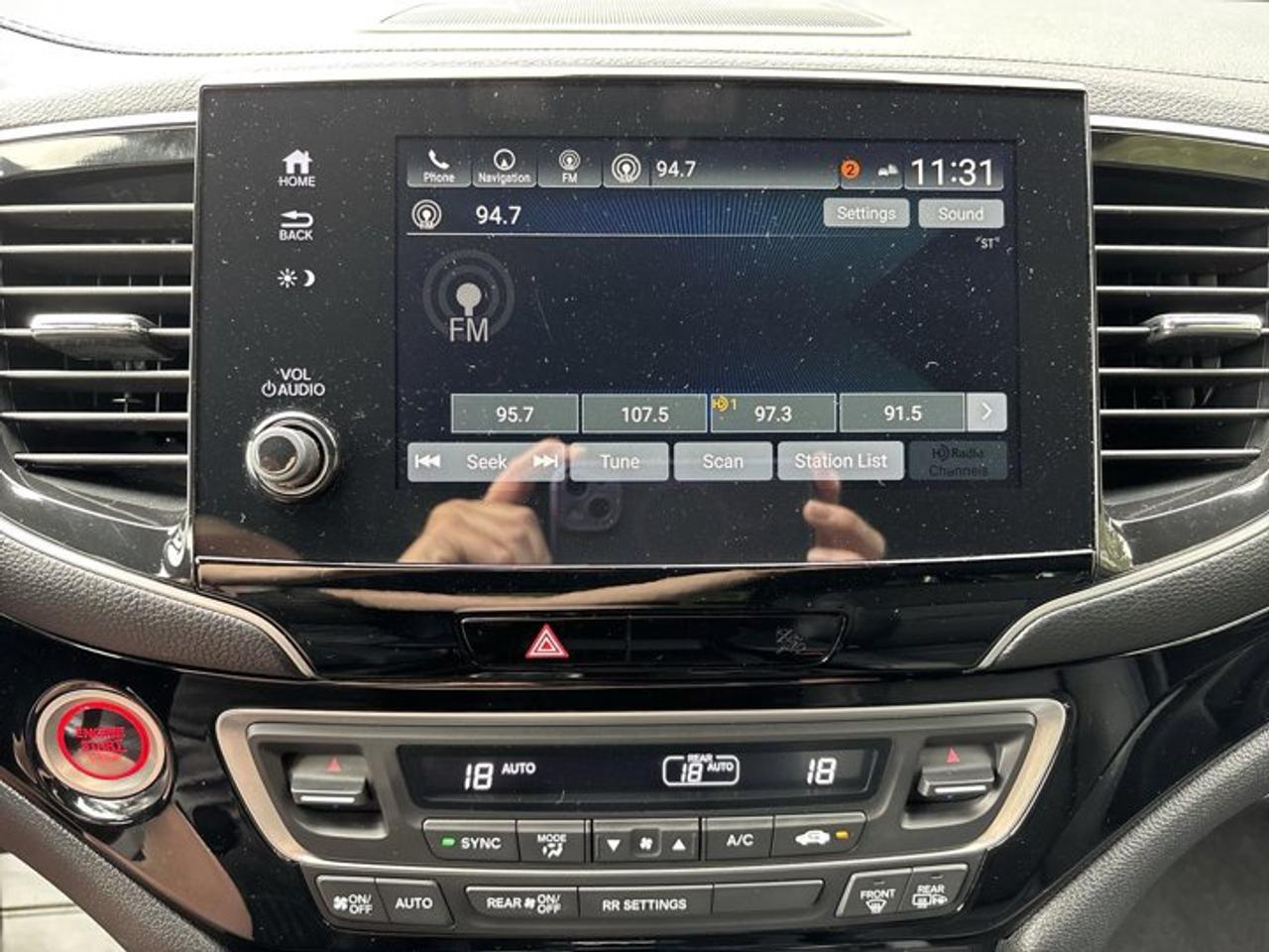 2019 Honda Passport Touring AWD | No Accidents | Sunroof | Vent. Front Seats Photo