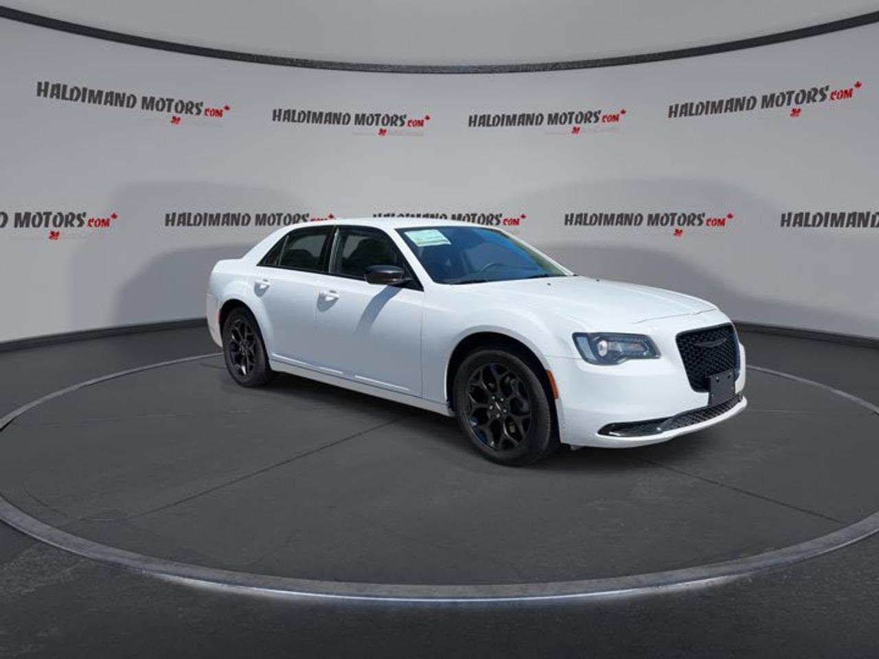 2023 Chrysler 300 Touring AWD | No Accidents Photo