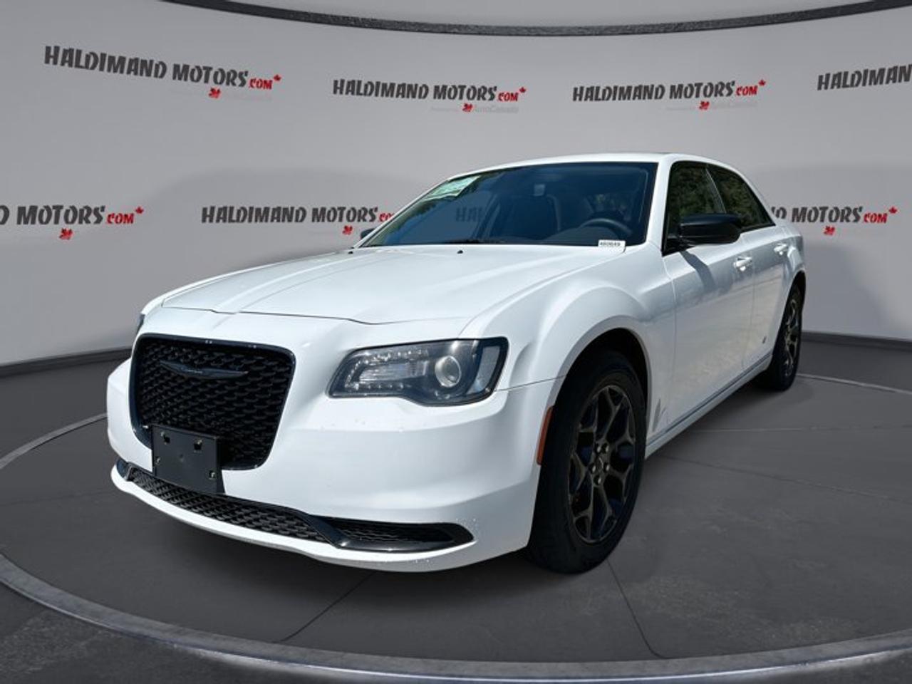 2023 Chrysler 300 Touring AWD | No Accidents Photo