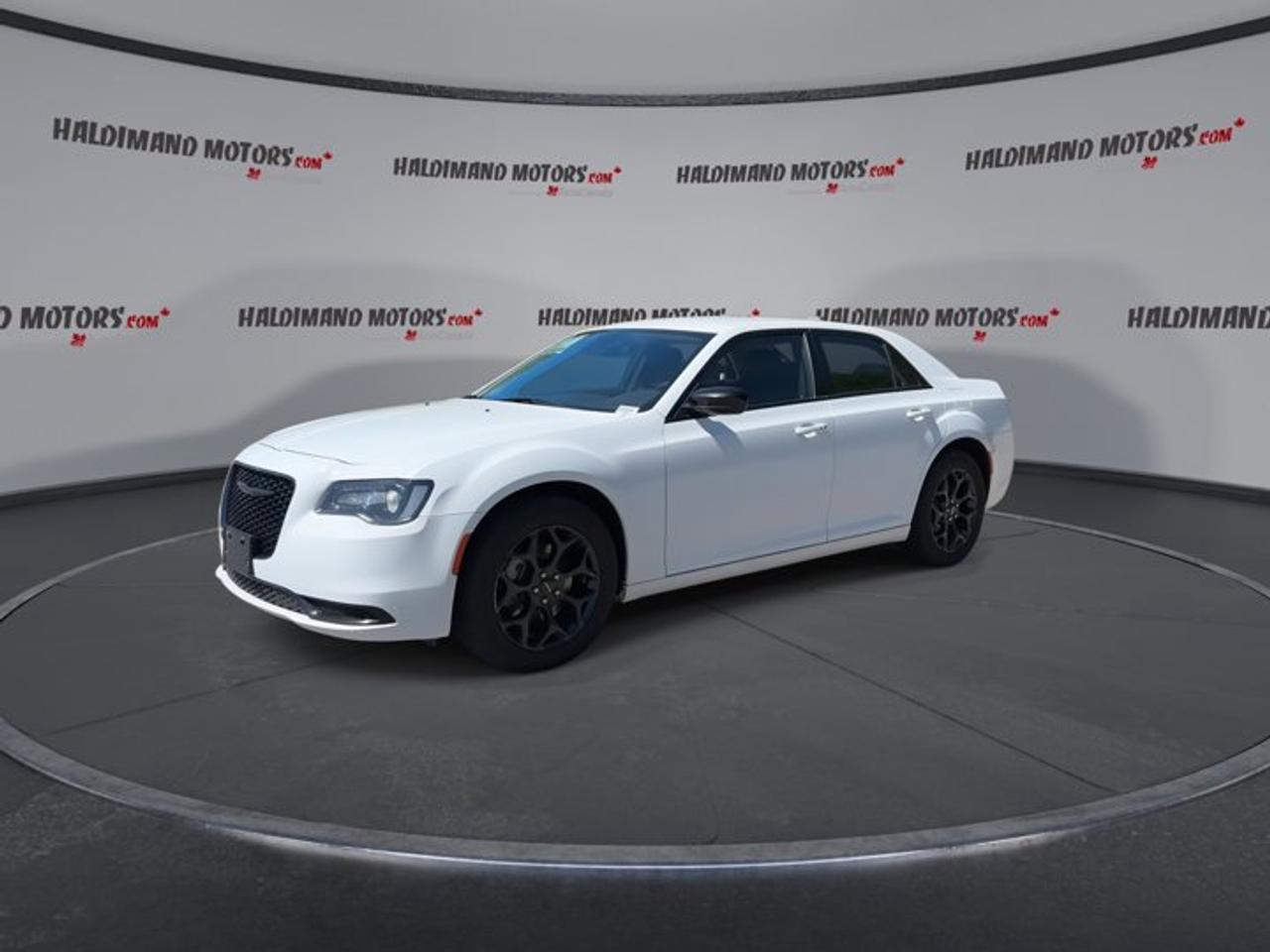 2023 Chrysler 300 Touring AWD | No Accidents Photo