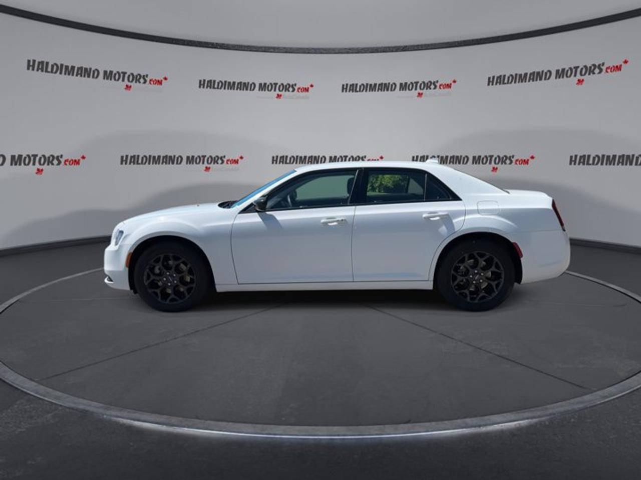 2023 Chrysler 300 Touring AWD | No Accidents Photo