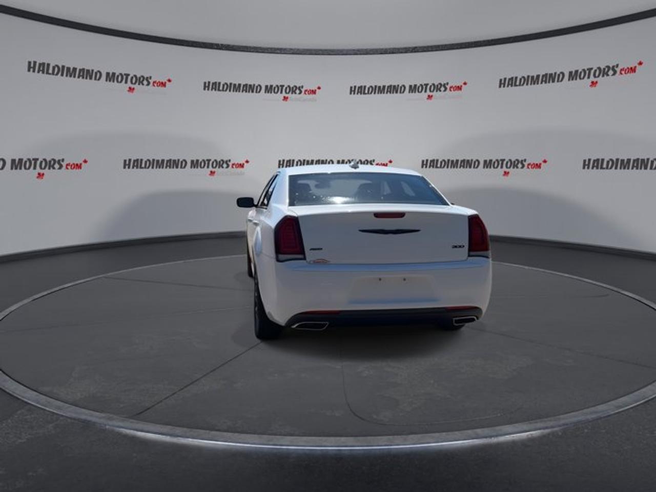 2023 Chrysler 300 Touring AWD | No Accidents Photo