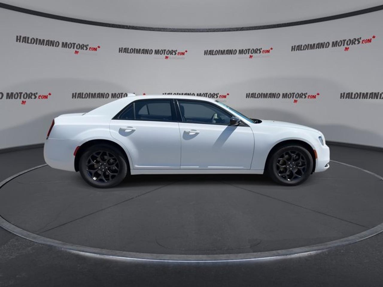 2023 Chrysler 300 Touring AWD | No Accidents Photo