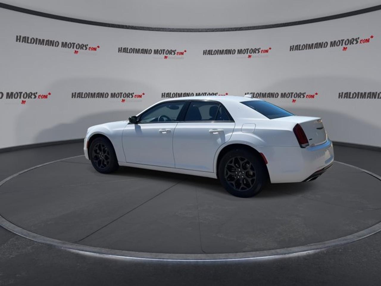 2023 Chrysler 300 Touring AWD | No Accidents Photo