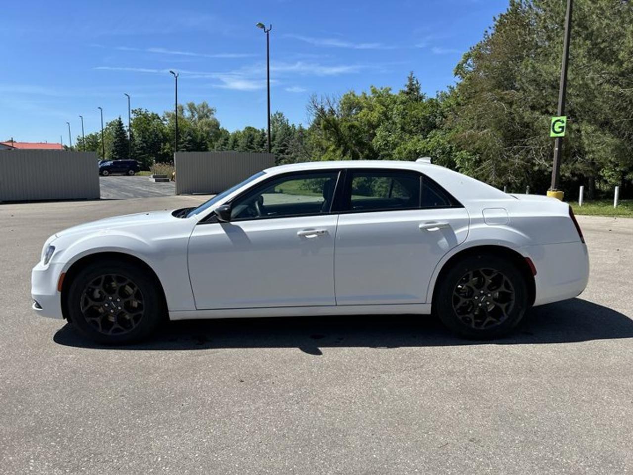 2023 Chrysler 300 Touring AWD | No Accidents Photo
