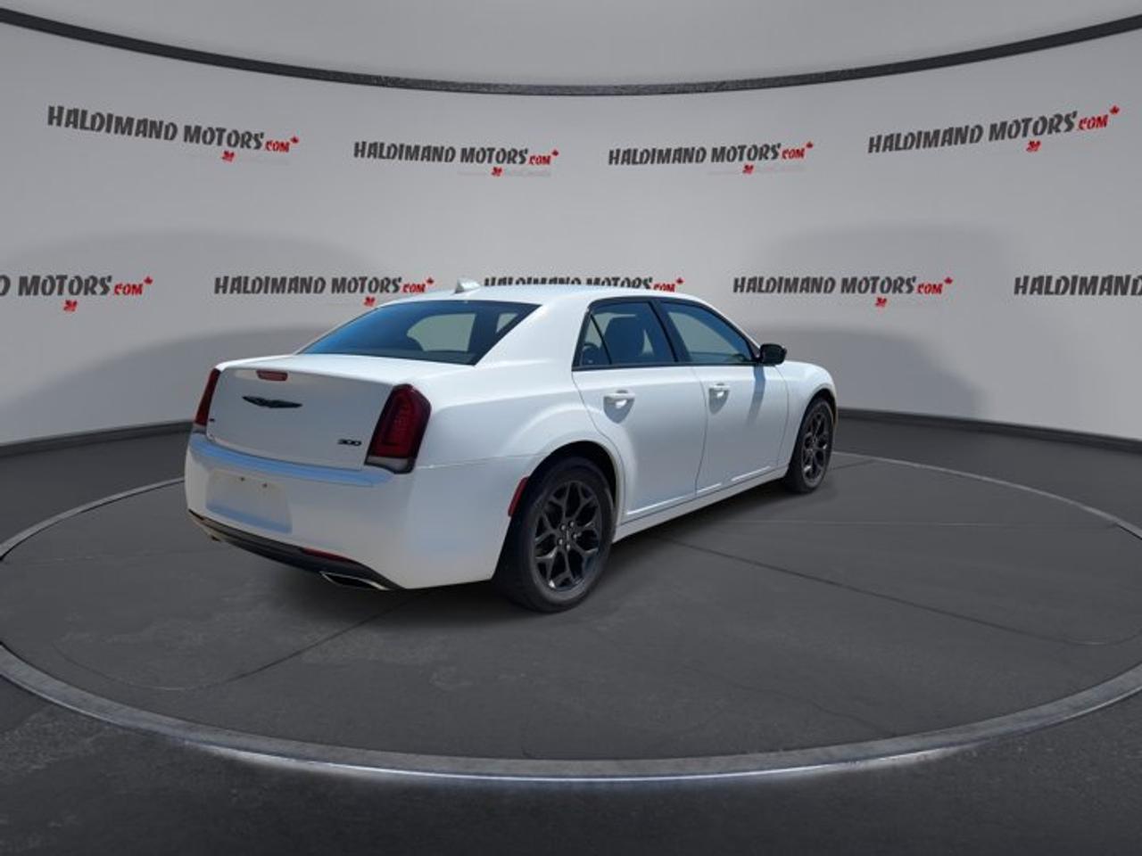 2023 Chrysler 300 Touring AWD | No Accidents Photo