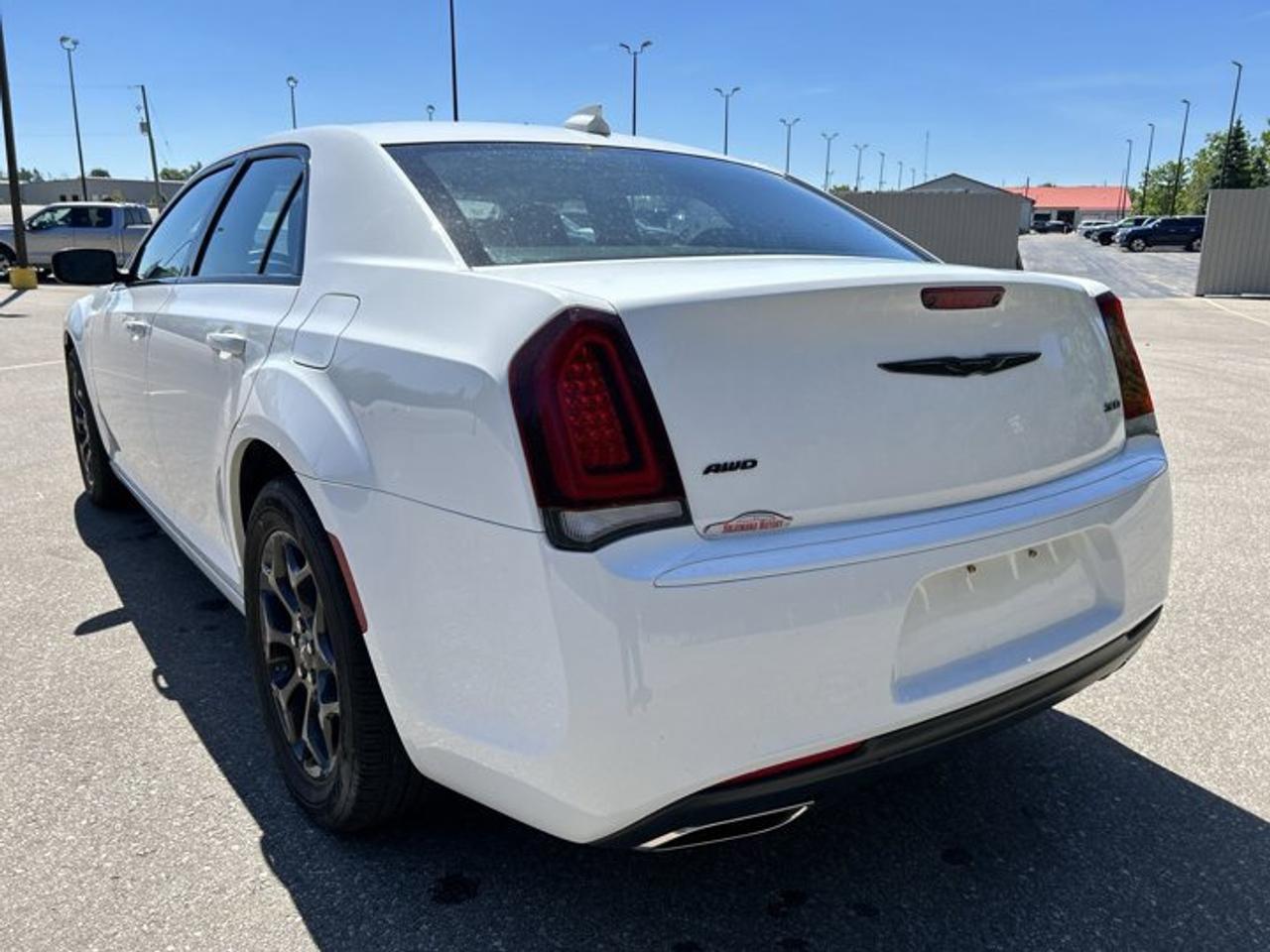 2023 Chrysler 300 Touring AWD | No Accidents Photo