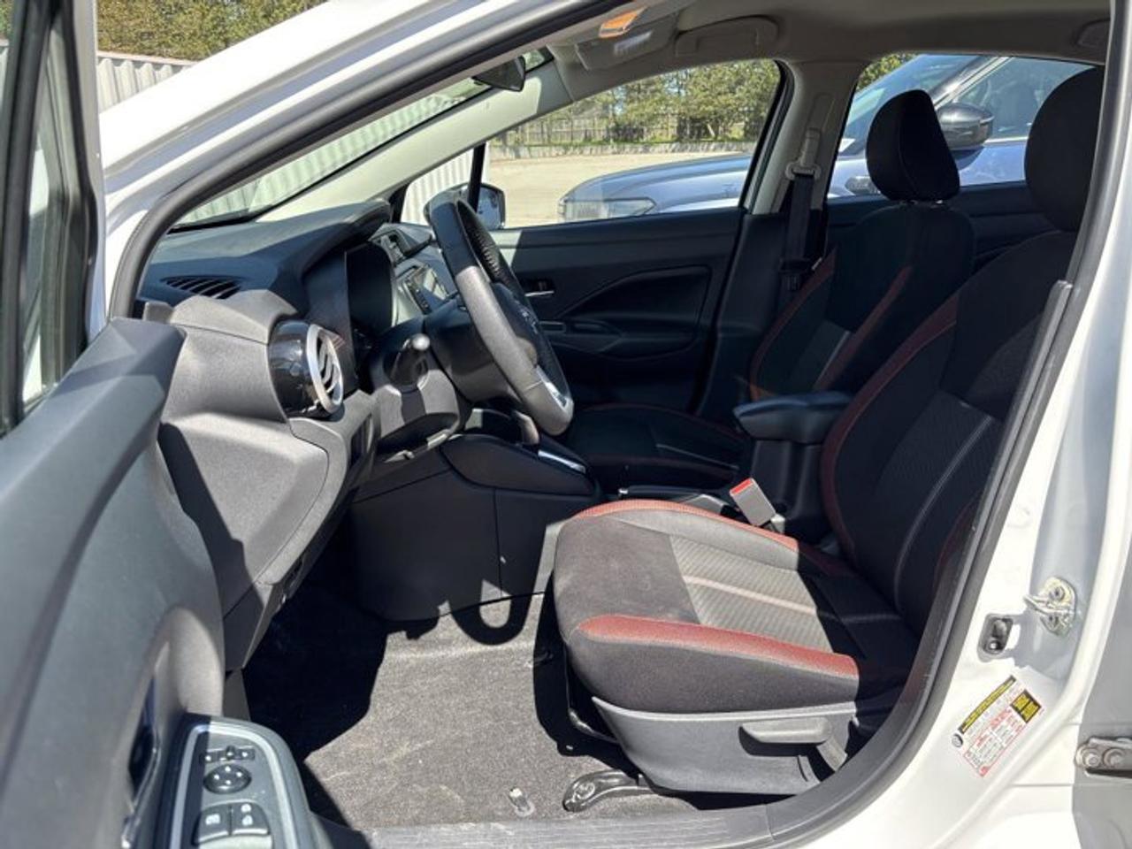 2025 Nissan Versa SR Photo
