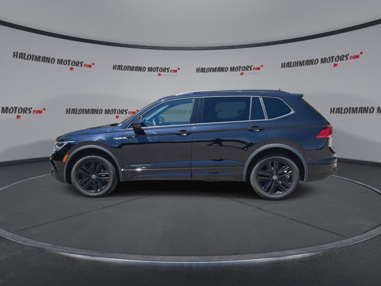 2022 Volkswagen Tiguan Comfortline R-Line Black Edition 4WD | Leather Seats Photo4