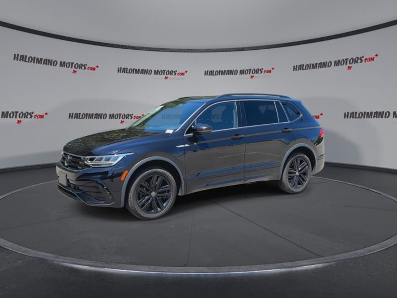 2022 Volkswagen Tiguan Comfortline R-Line Black Edition 4WD | Leather Seats Photo3