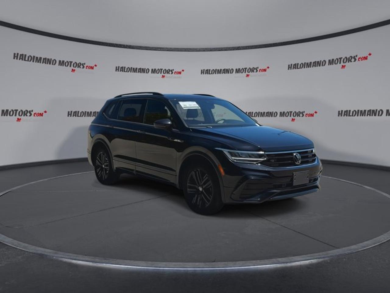 2022 Volkswagen Tiguan Comfortline R-Line Black Edition 4WD | Leather Seats Photo