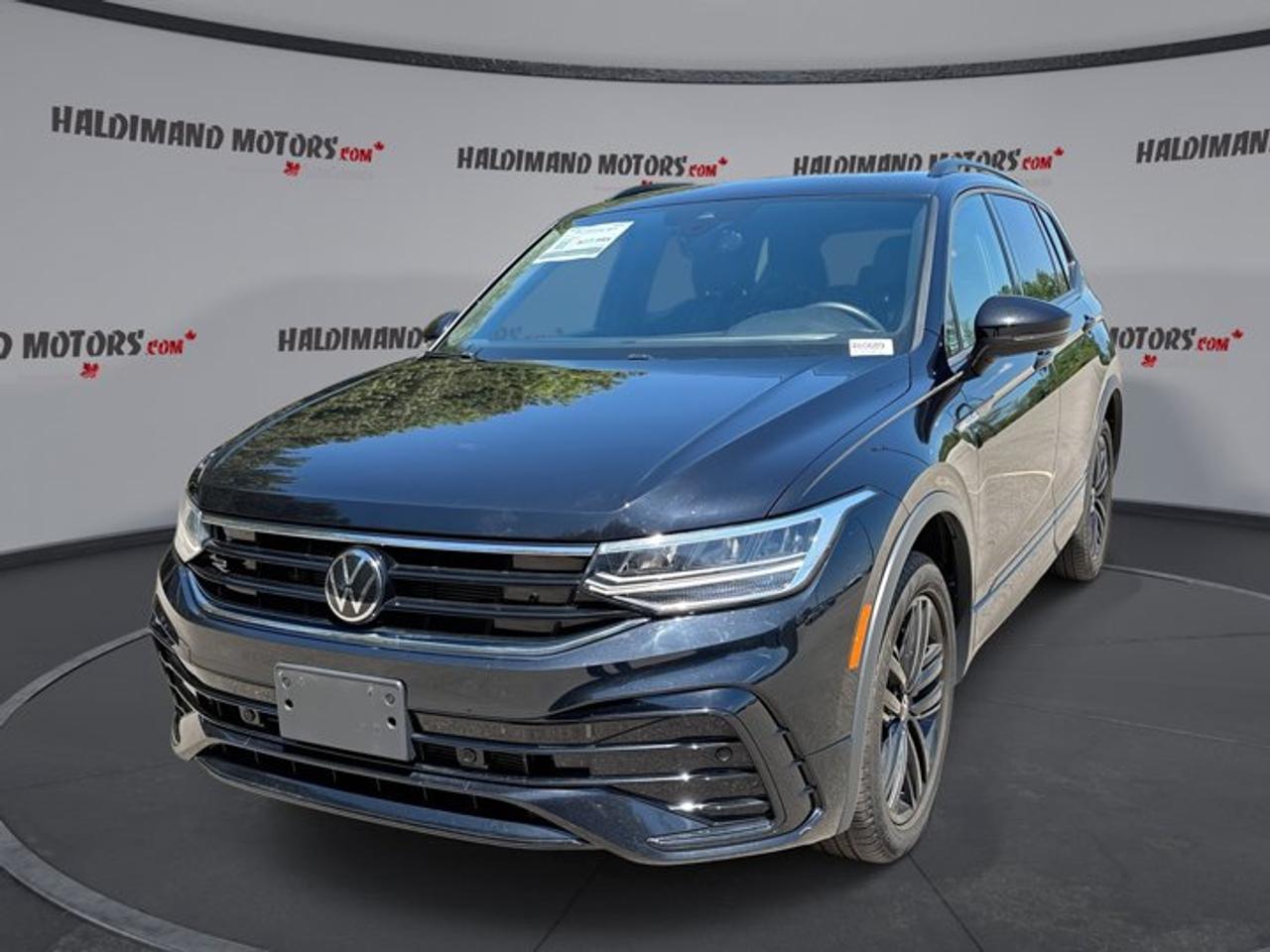 2022 Volkswagen Tiguan Comfortline R-Line Black Edition 4WD | Leather Seats Photo0