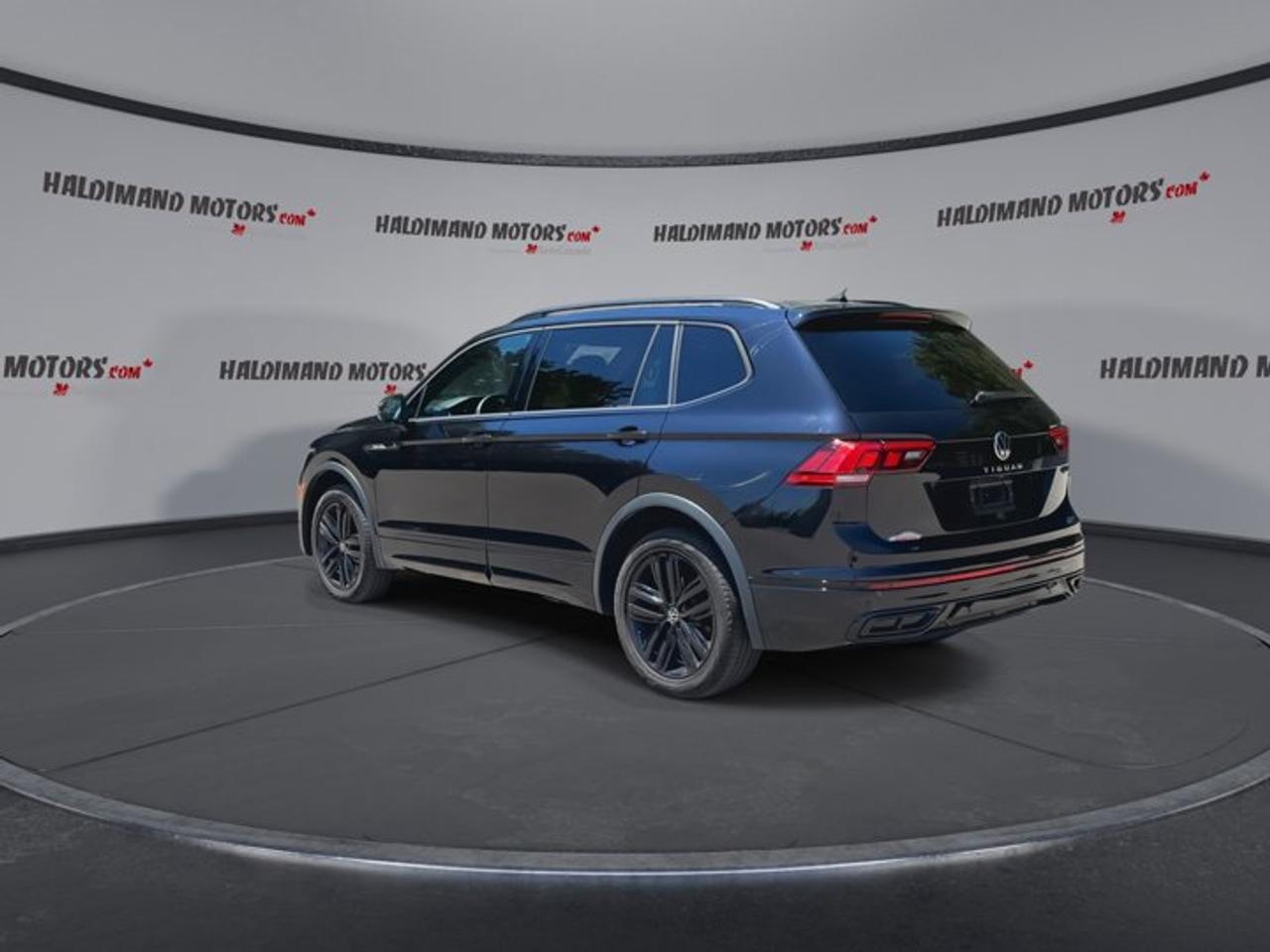 2022 Volkswagen Tiguan Comfortline R-Line Black Edition 4WD | Leather Seats Photo