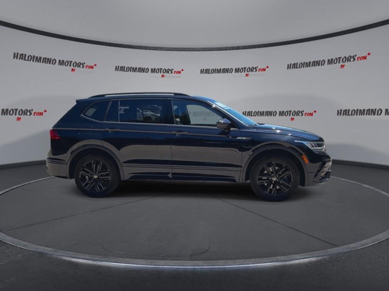 2022 Volkswagen Tiguan Comfortline R-Line Black Edition 4WD | Leather Seats Photo