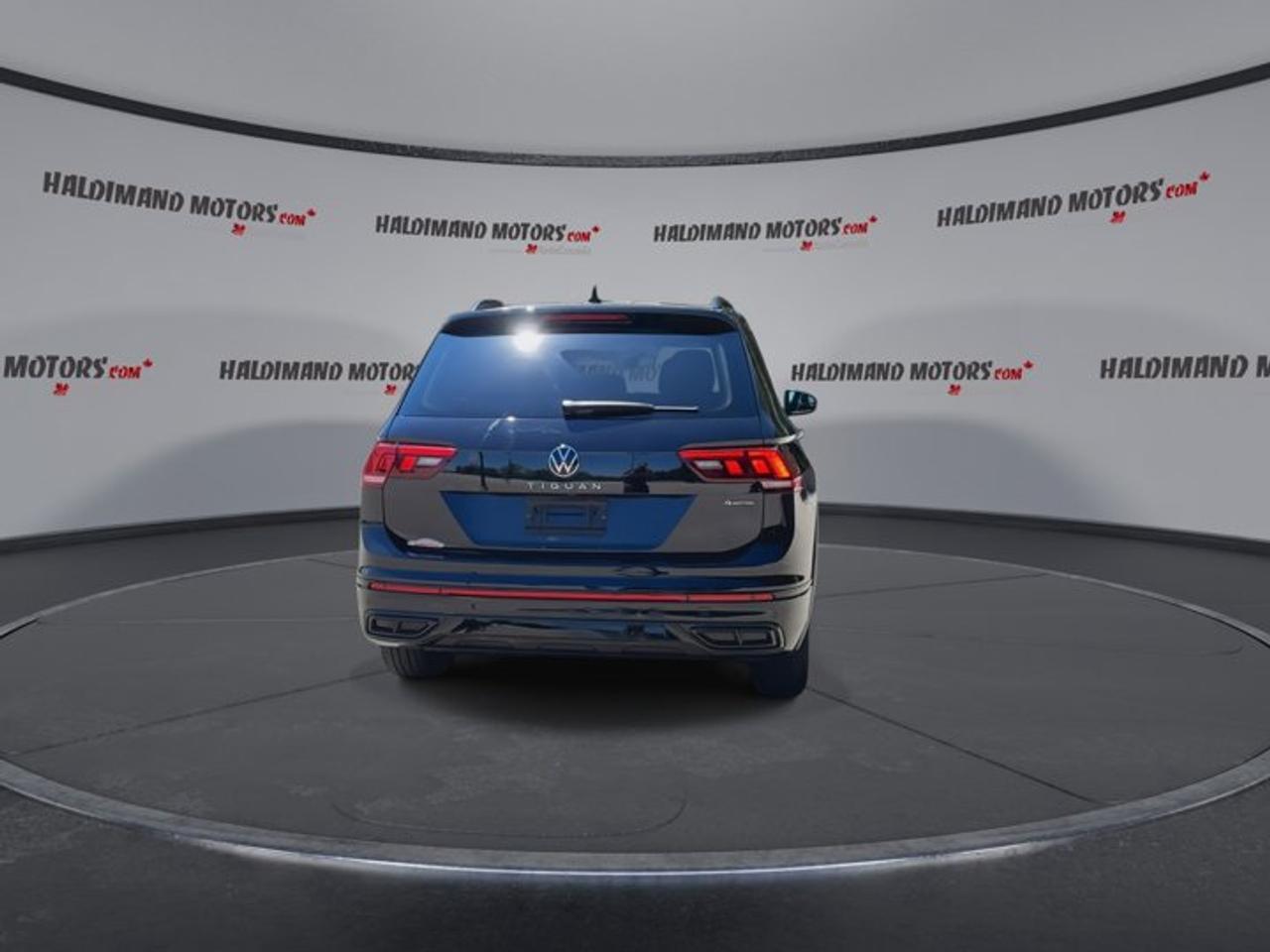 2022 Volkswagen Tiguan Comfortline R-Line Black Edition 4WD | Leather Seats Photo