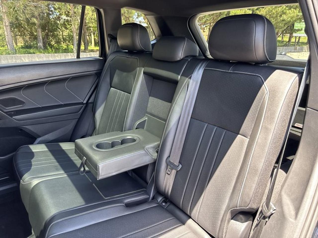 2022 Volkswagen Tiguan Comfortline R-Line Black Edition 4WD | Leather Seats Photo