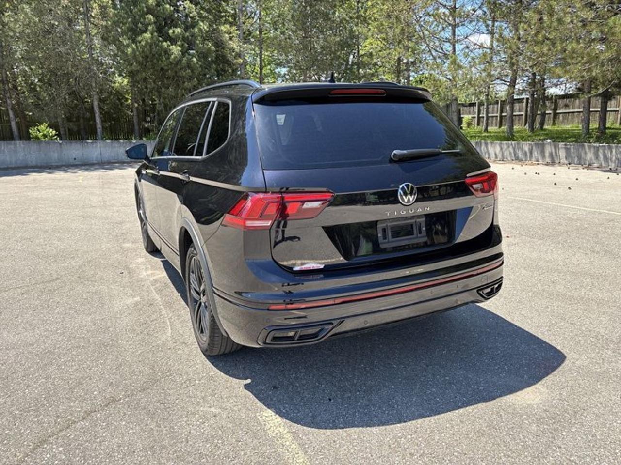 2022 Volkswagen Tiguan Comfortline R-Line Black Edition 4WD | Leather Seats Photo
