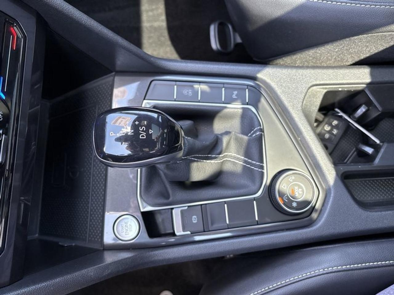 2022 Volkswagen Tiguan Comfortline R-Line Black Edition 4WD | Leather Seats Photo
