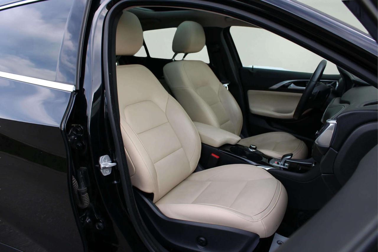 2017 Infiniti QX30 Premium Photo