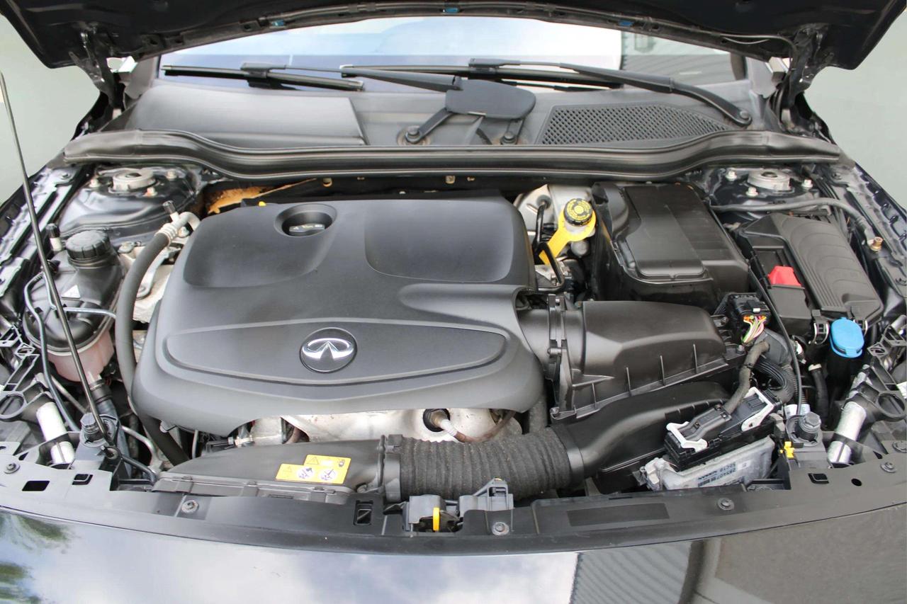 2017 Infiniti QX30 Premium Photo