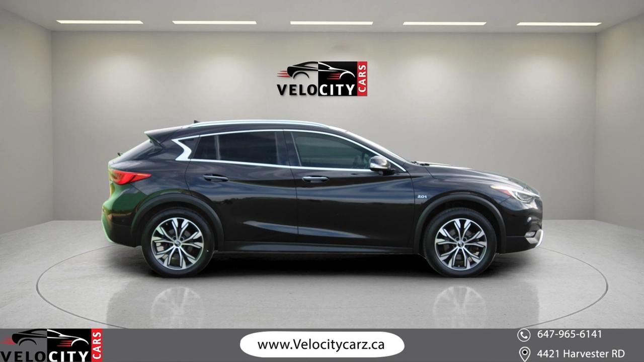 2017 Infiniti QX30 Premium Photo