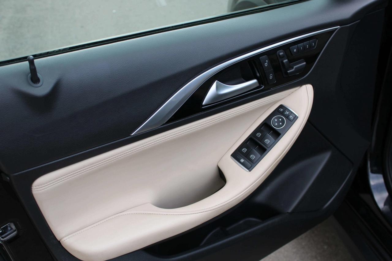 2017 Infiniti QX30 Premium Photo