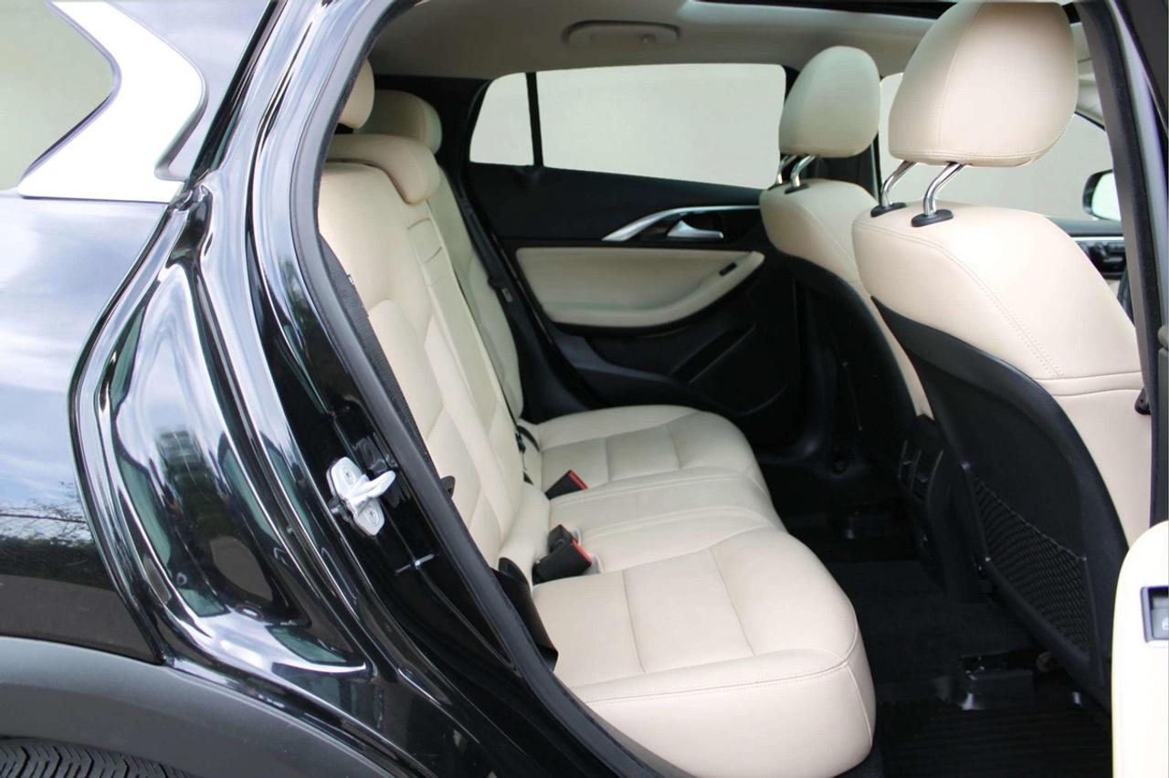 2017 Infiniti QX30 Premium Photo