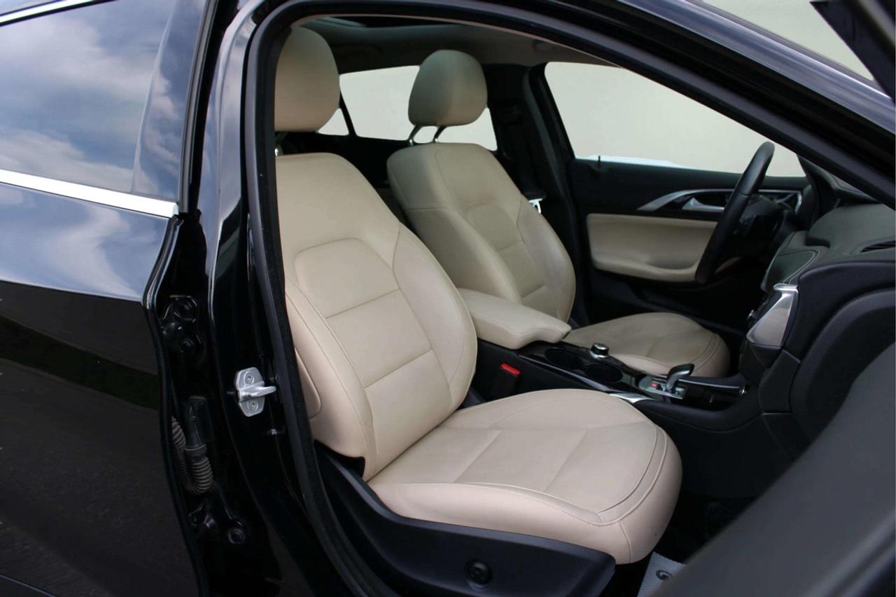 2017 Infiniti QX30 Premium Photo