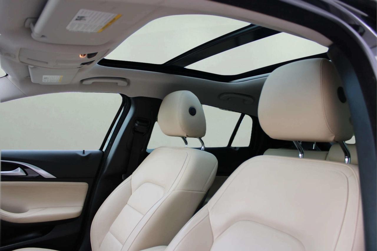 2017 Infiniti QX30 Premium Photo