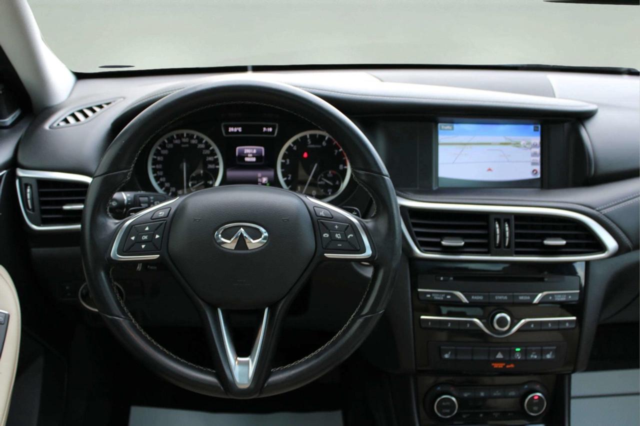 2017 Infiniti QX30 Premium Photo