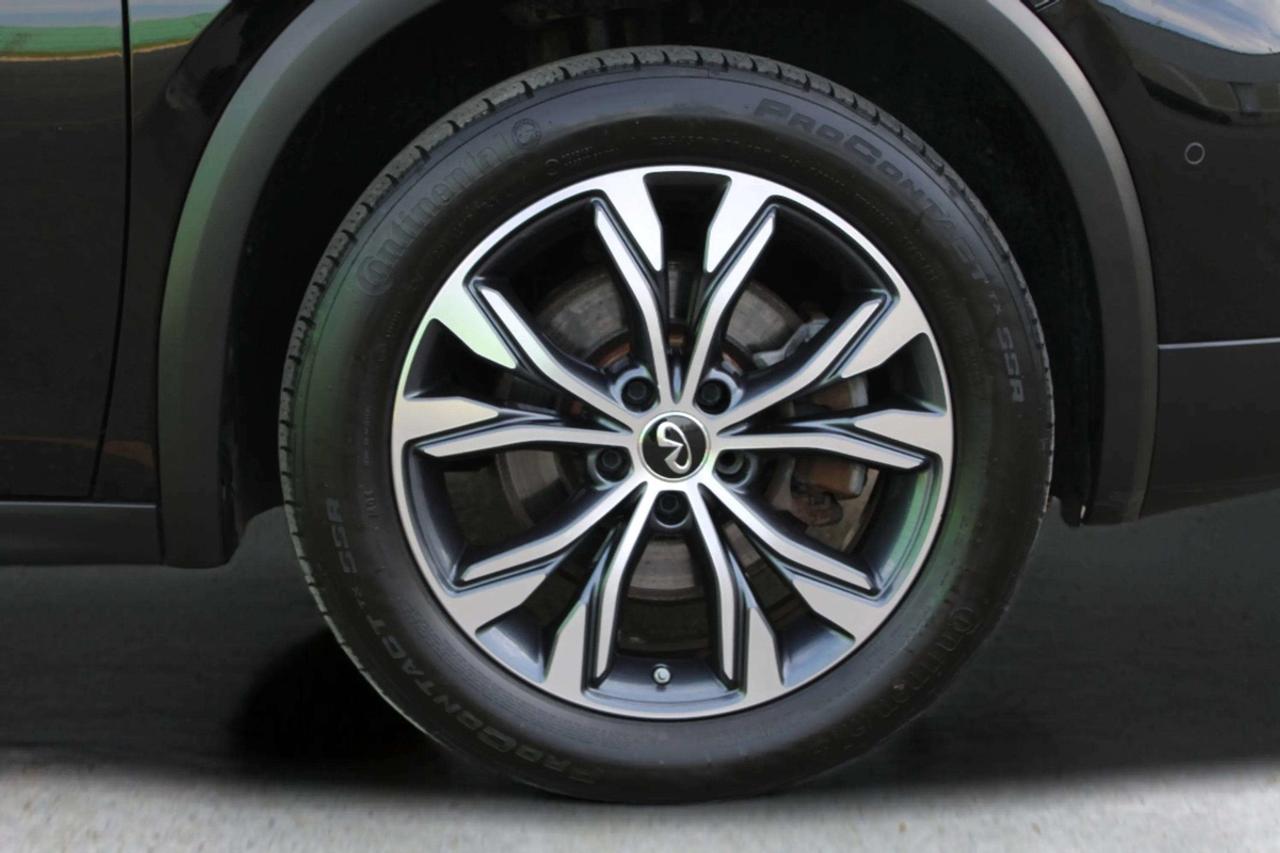 2017 Infiniti QX30 Premium Photo