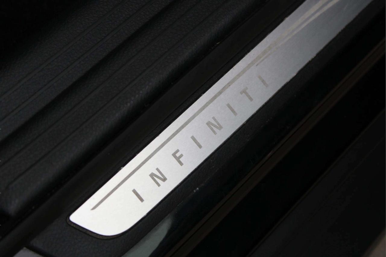 2017 Infiniti QX30 Premium Photo