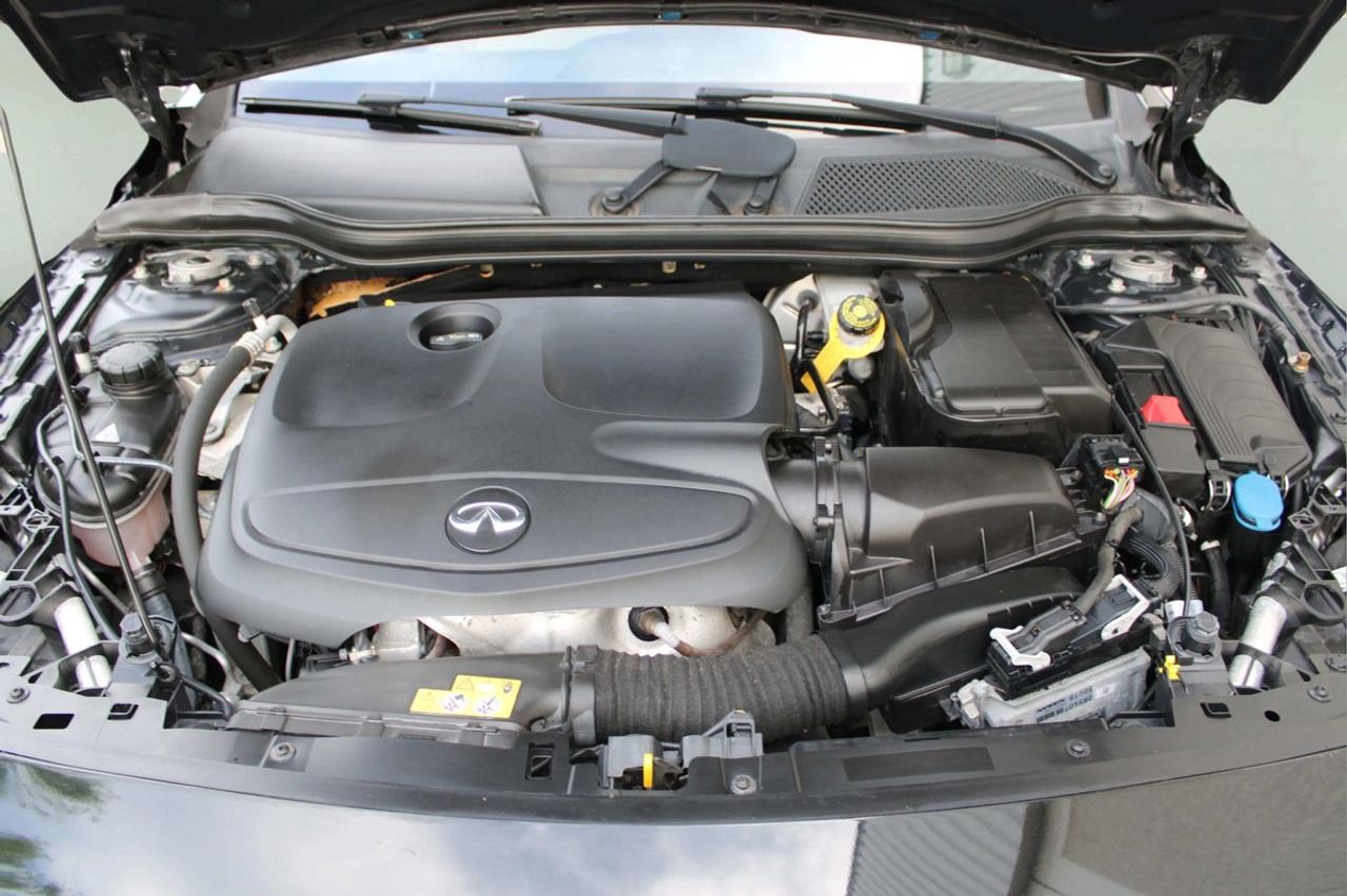 2017 Infiniti QX30 Premium Photo