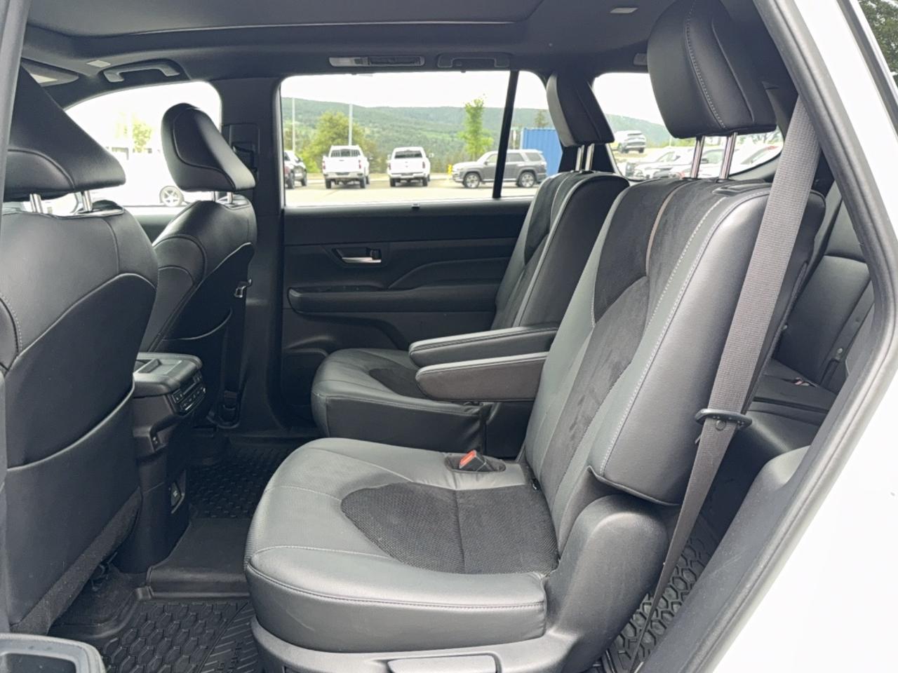 2024 Toyota Grand Highlander Platinum Hybr MAX Photo