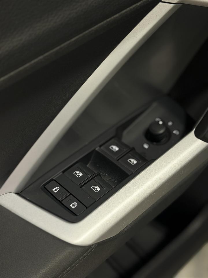 2022 Audi Q3 LEATHER | CARPLAY | ROOF | Photo