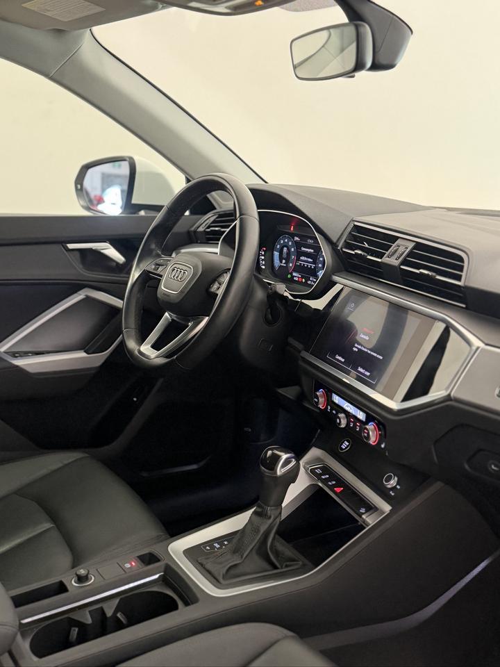 2022 Audi Q3 LEATHER | CARPLAY | ROOF | Photo