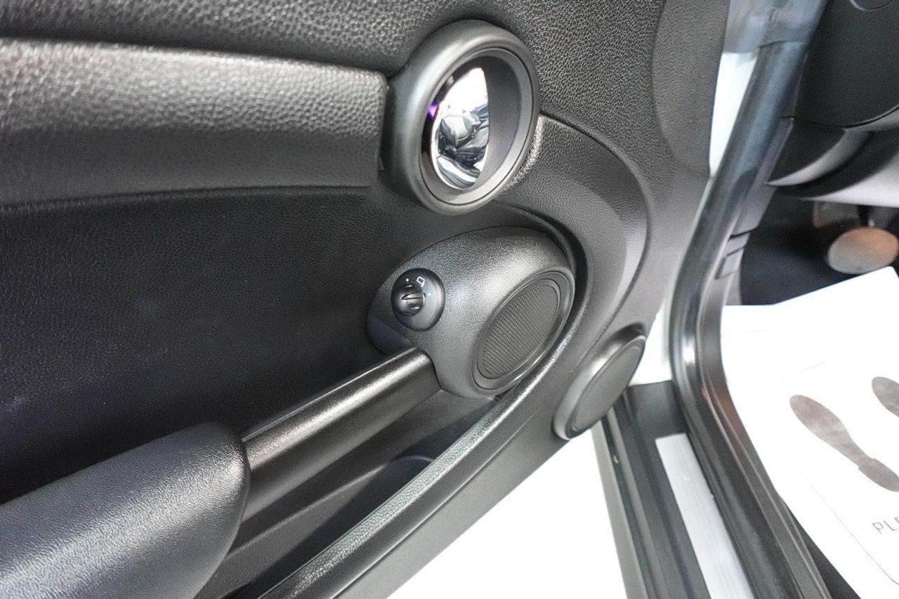 2015 MINI Cooper Convertible LOW KM.WELL MAINTAIN,0 CLAIM .AUTO Photo