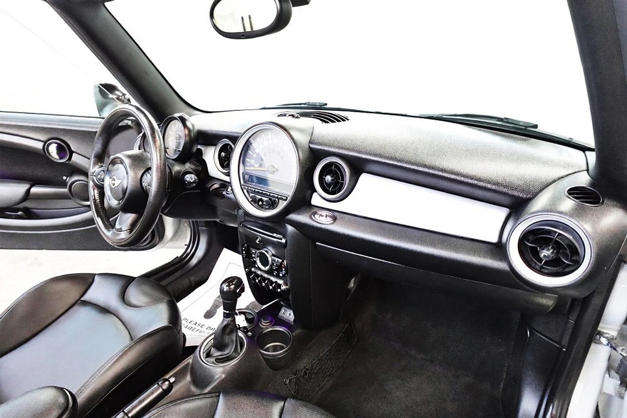 2015 MINI Cooper Convertible LOW KM.WELL MAINTAIN,0 CLAIM .AUTO Photo
