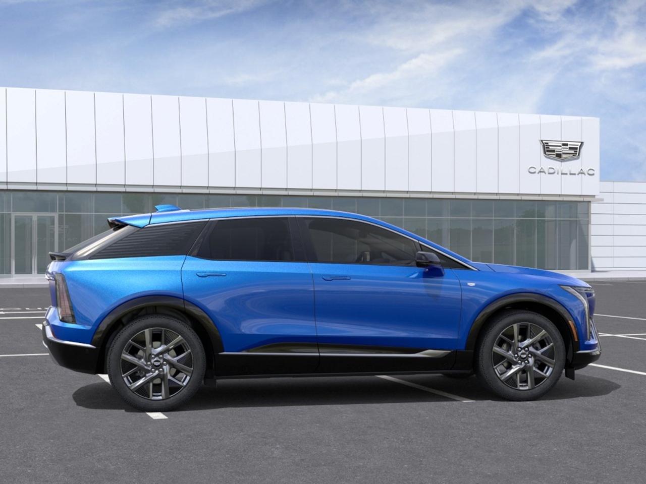 2026 Cadillac OPTIQ Luxury  LUXURY, AWD, PUBLIC CHARGE PACKAGE Photo