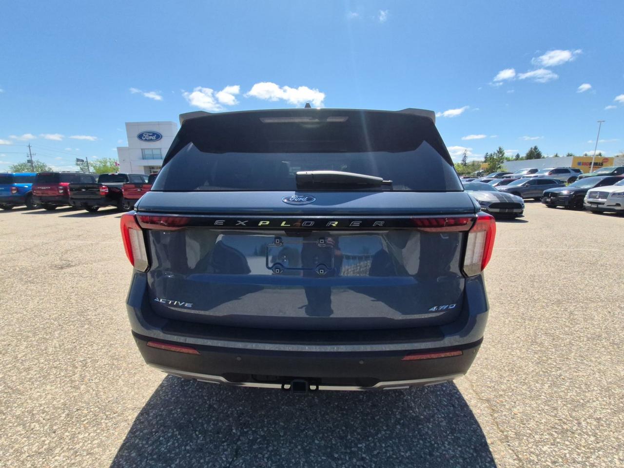 2026 Ford Explorer ACTIVE, PANO ROOF, ADAPTIVE CRUISE, TRAILER TOW PK Photo