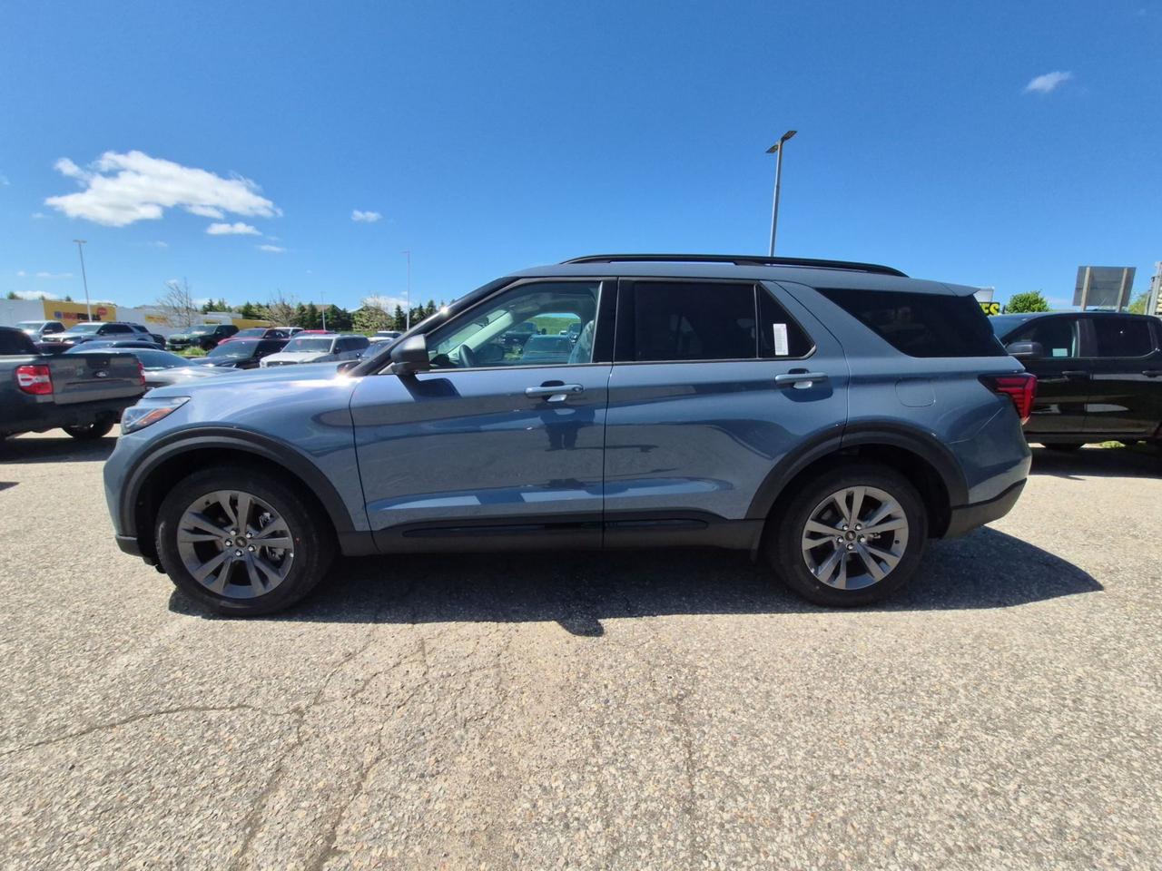 2026 Ford Explorer ACTIVE, PANO ROOF, ADAPTIVE CRUISE, TRAILER TOW PK Photo