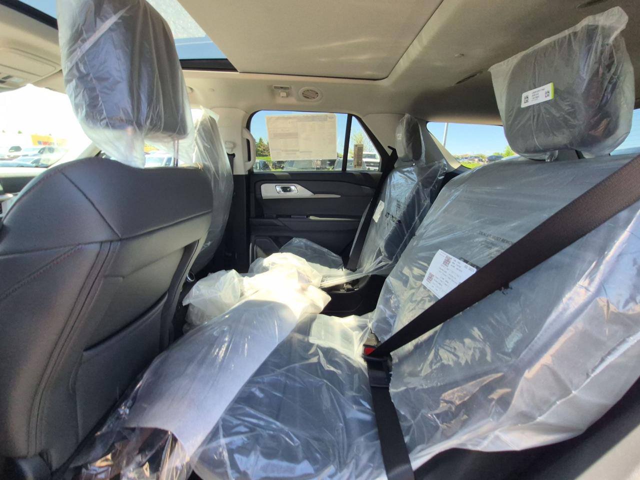 2026 Ford Explorer ACTIVE, PANO ROOF, ADAPTIVE CRUISE, TRAILER TOW PK Photo